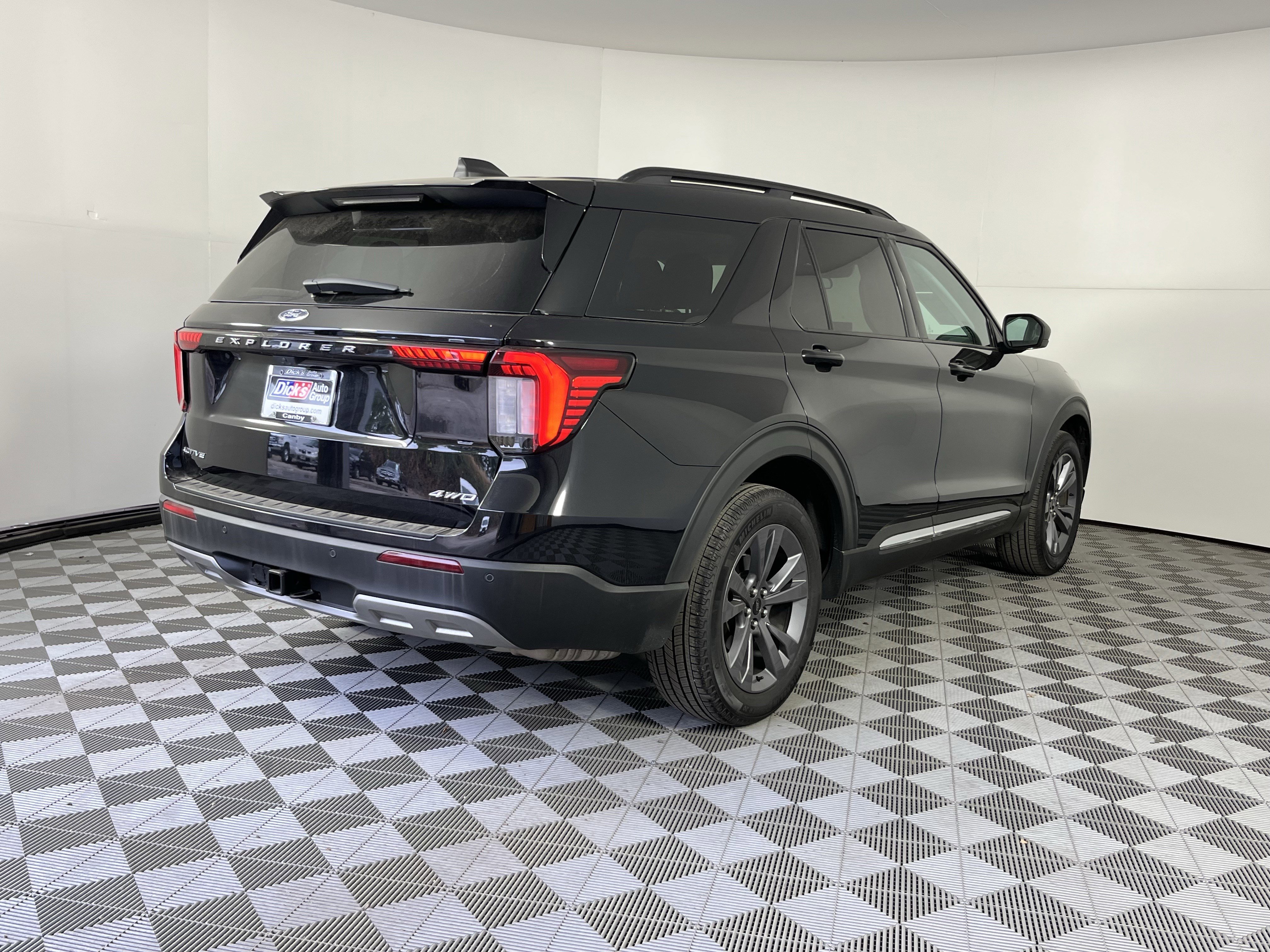 Used 2025 Ford Explorer Active w/ Active Comfort Package image 6