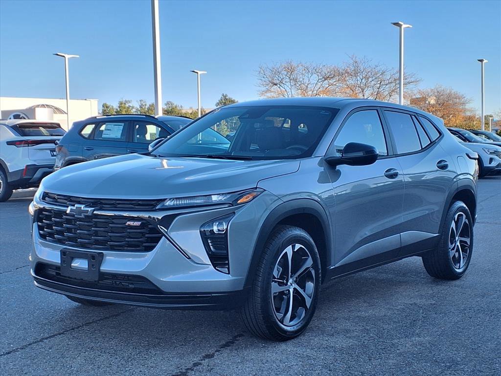 Used 2024 Chevrolet Trax RS w/ Driver Confidence Package image 2