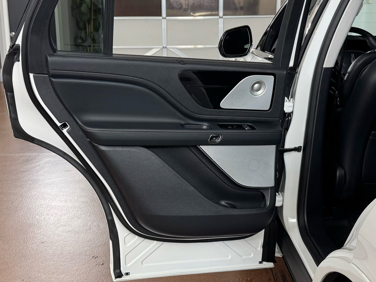 Used 2025 Lincoln Aviator Reserve w/ Equipment Group 201A image 37