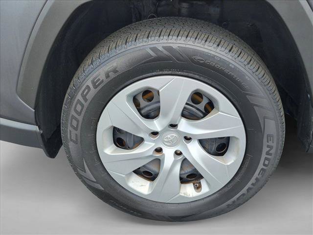 Used 2020 Toyota RAV4 LE FWD image 10