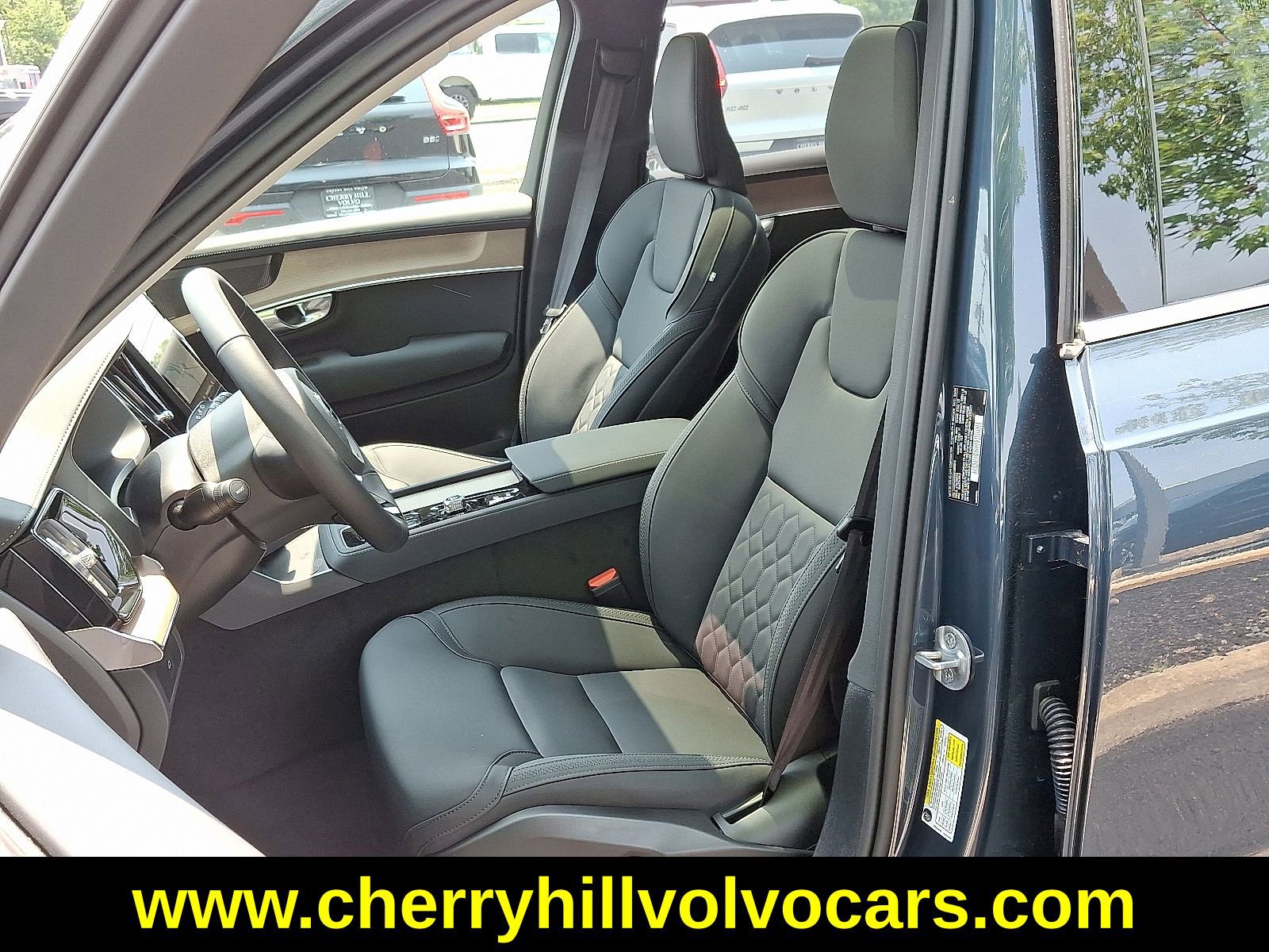 New 2025 Volvo XC90 B6 Plus w/ Protection Package Premier image 15