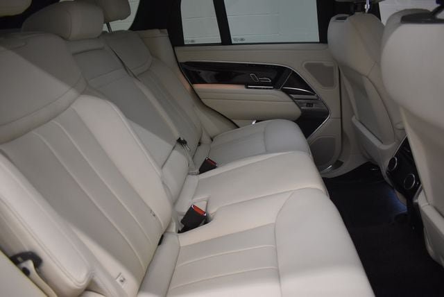 Used 2025 Land Rover Range Rover SE AWD/4WD image 16