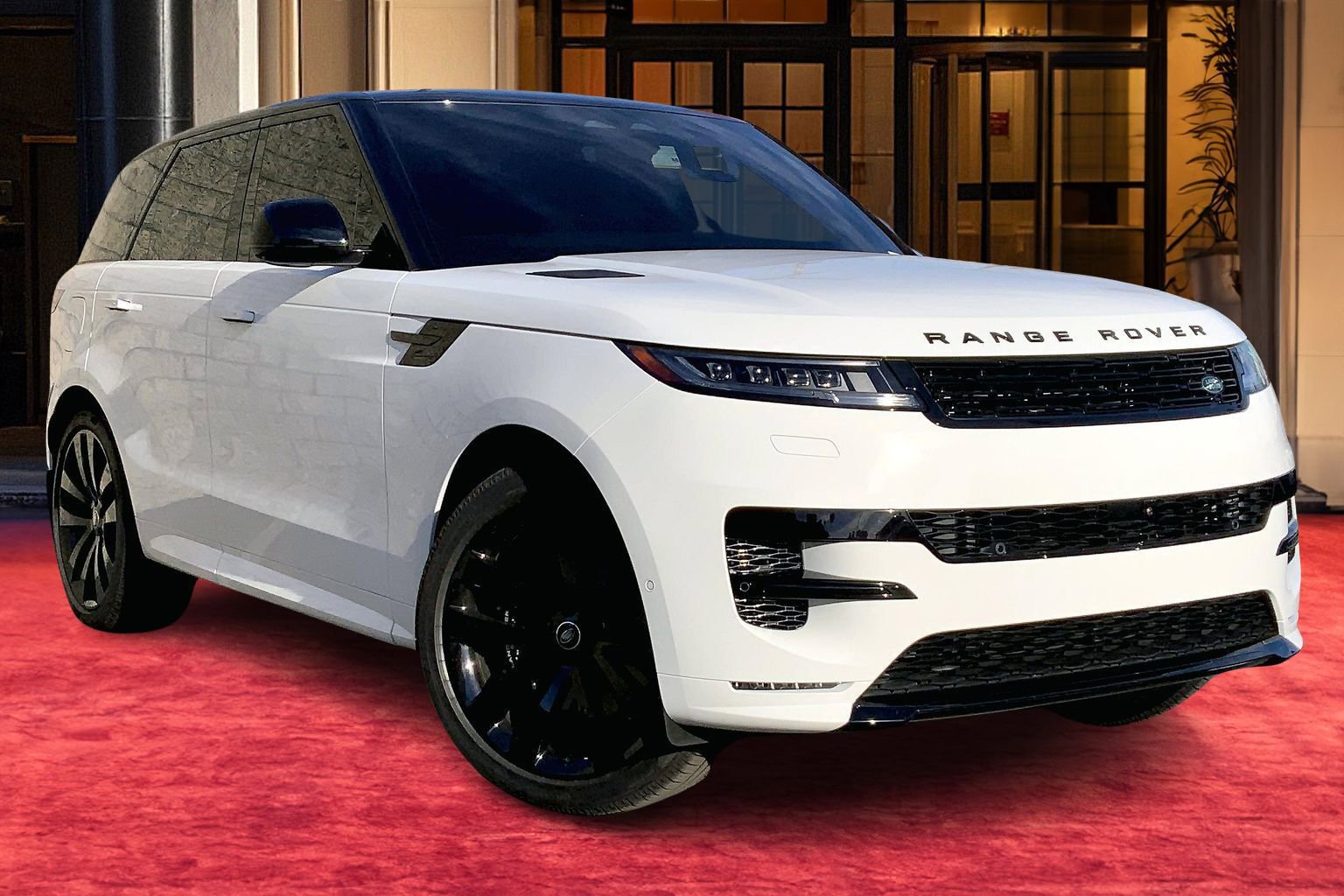 Used 2025 Land Rover Range Rover Sport Dynamic SE image 2