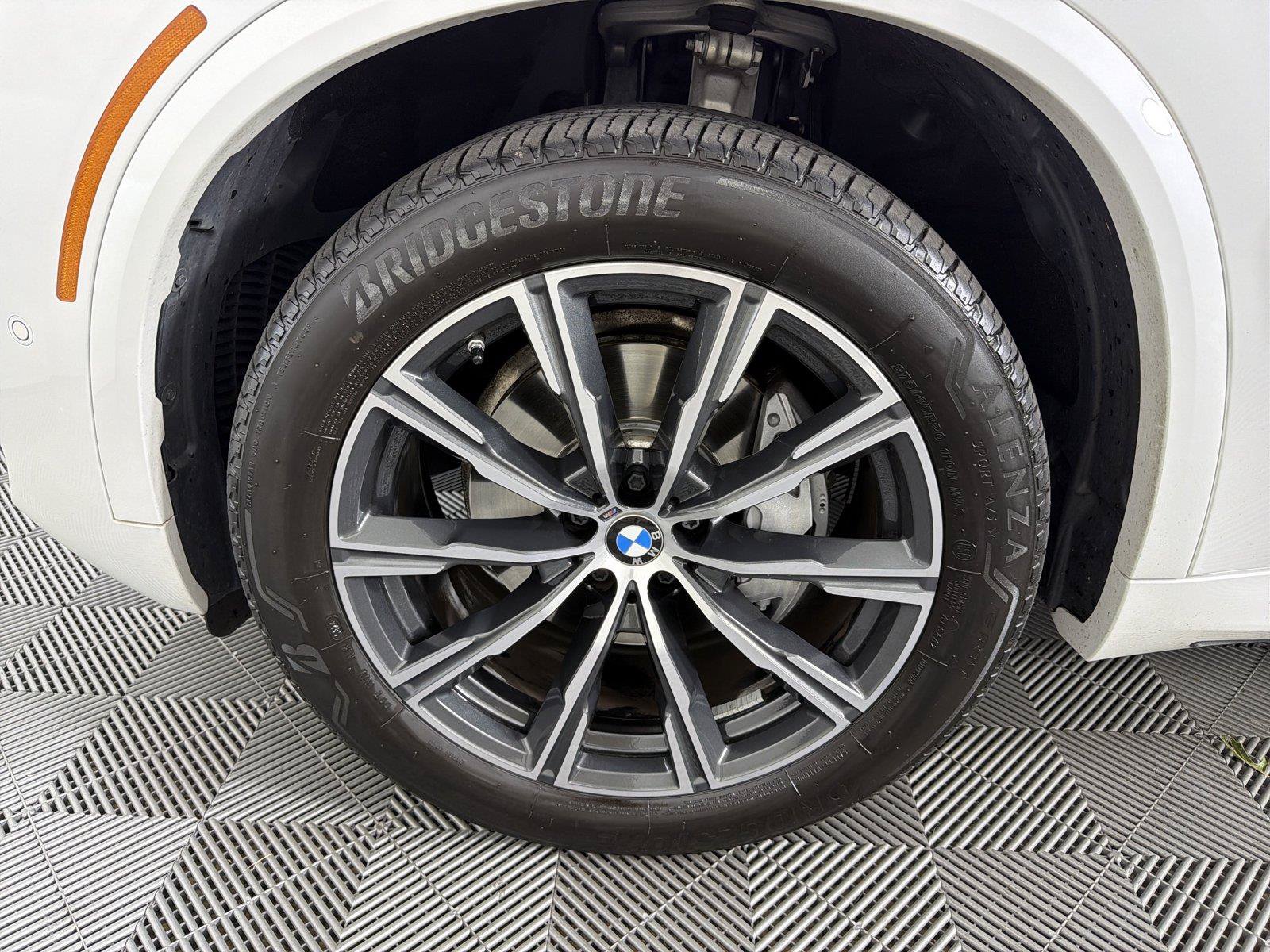 Used 2024 BMW X5 xDrive40i w/ M Sport Package AWD/4WD image 9