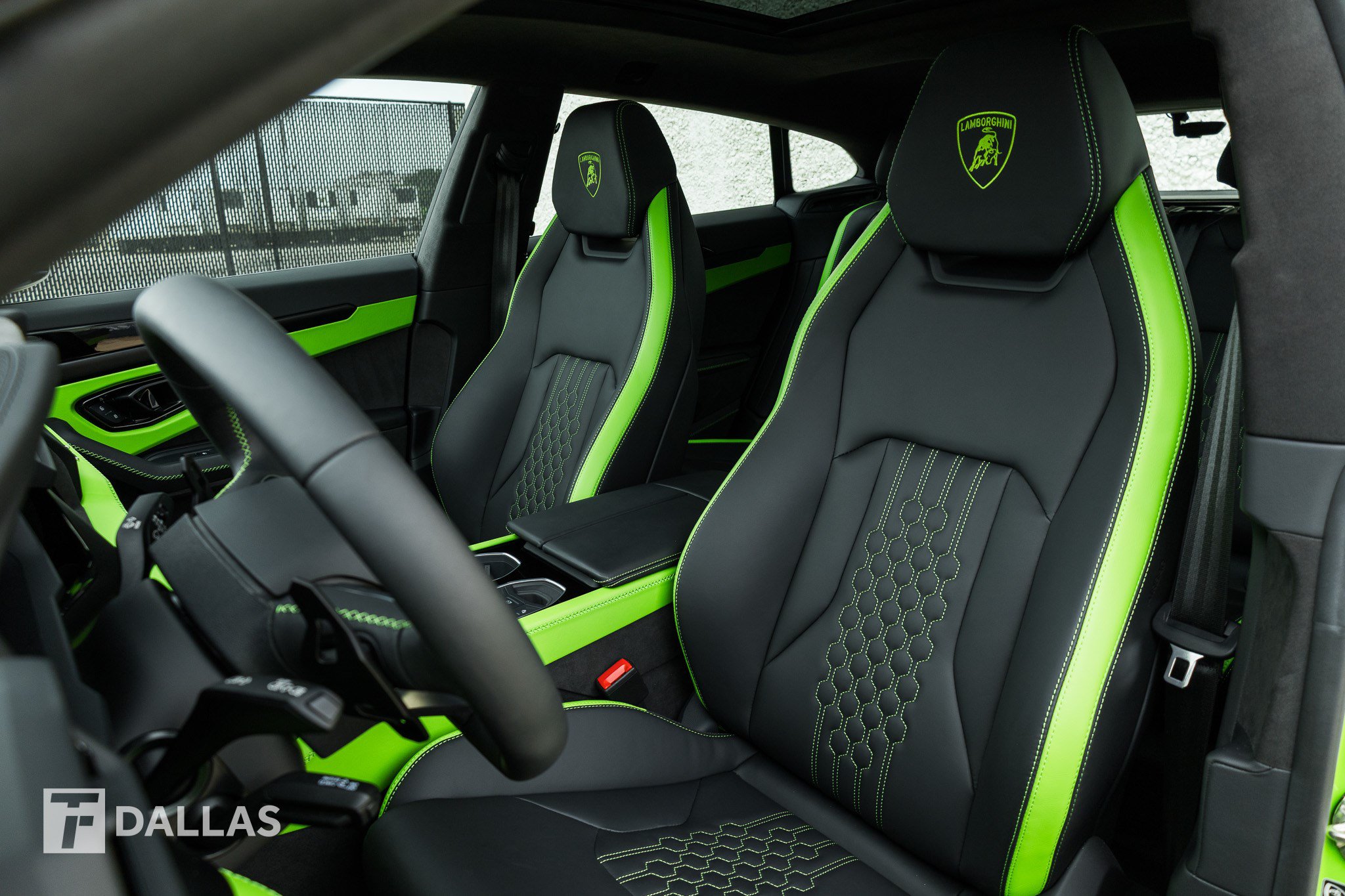 Used 2025 Lamborghini Urus Performante AWD/4WD image 23