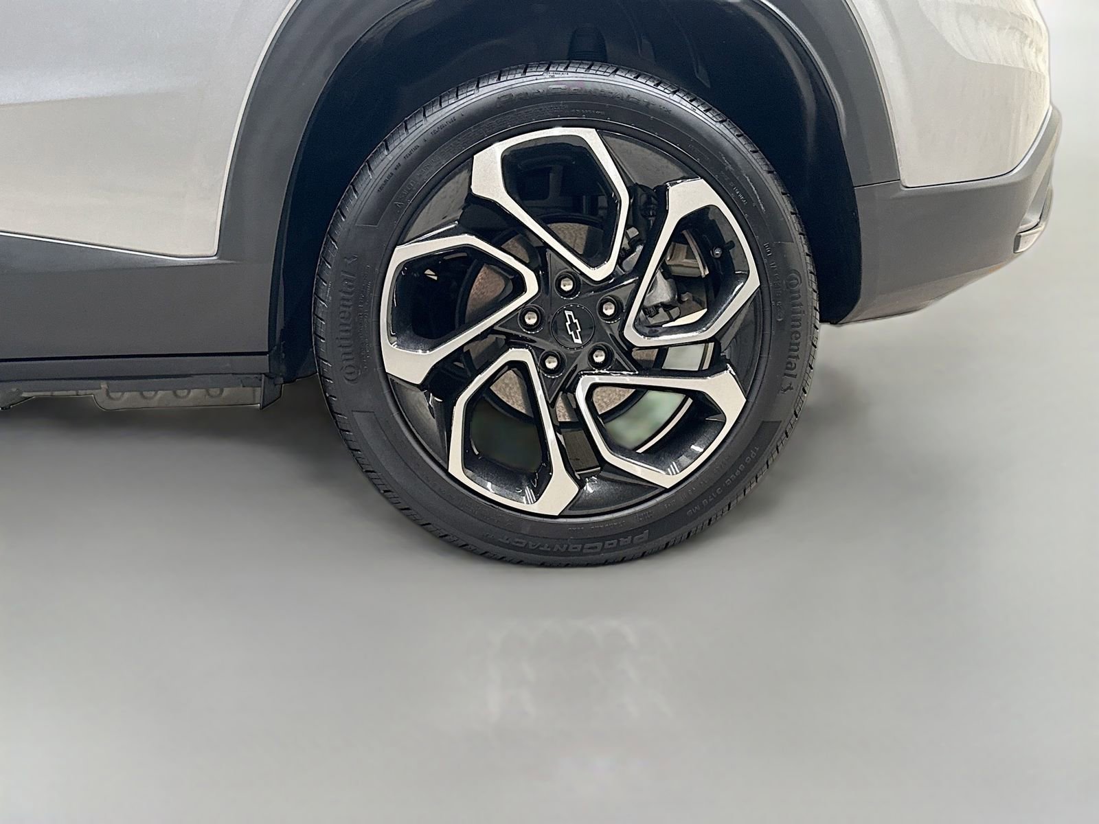 Certified 2025 Chevrolet Trax RS w/ Driver Confidence Package image 33