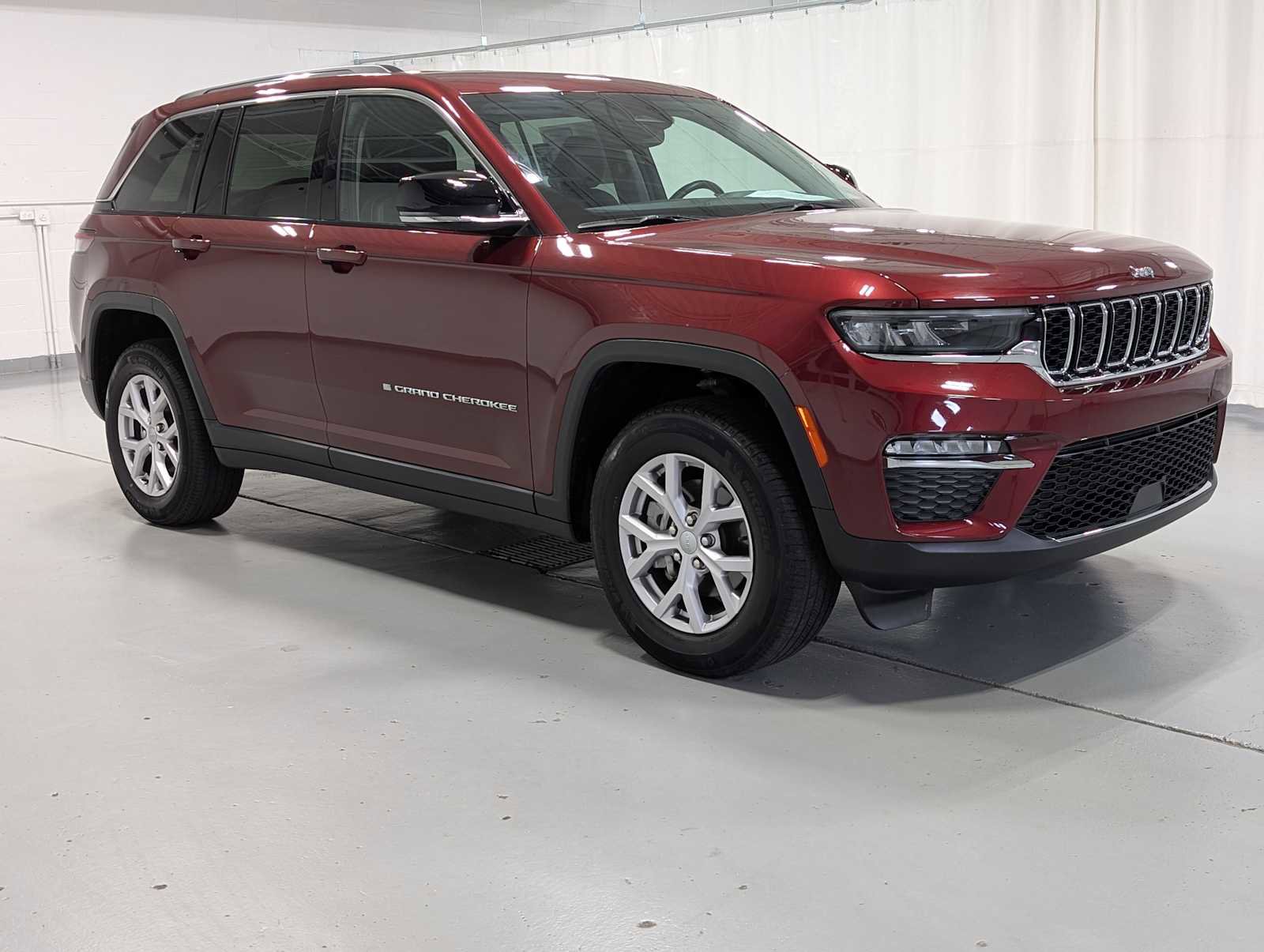 Used 2022 Jeep Grand Cherokee Limited image 6
