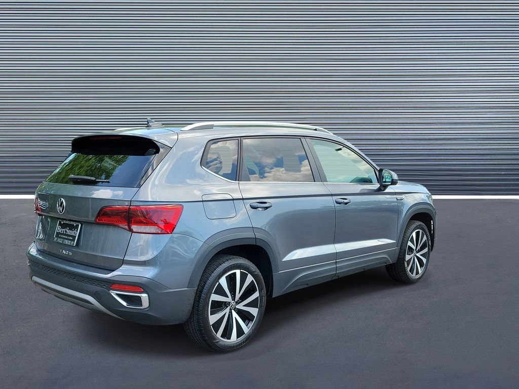 Used 2022 Volkswagen Taos SE image 3