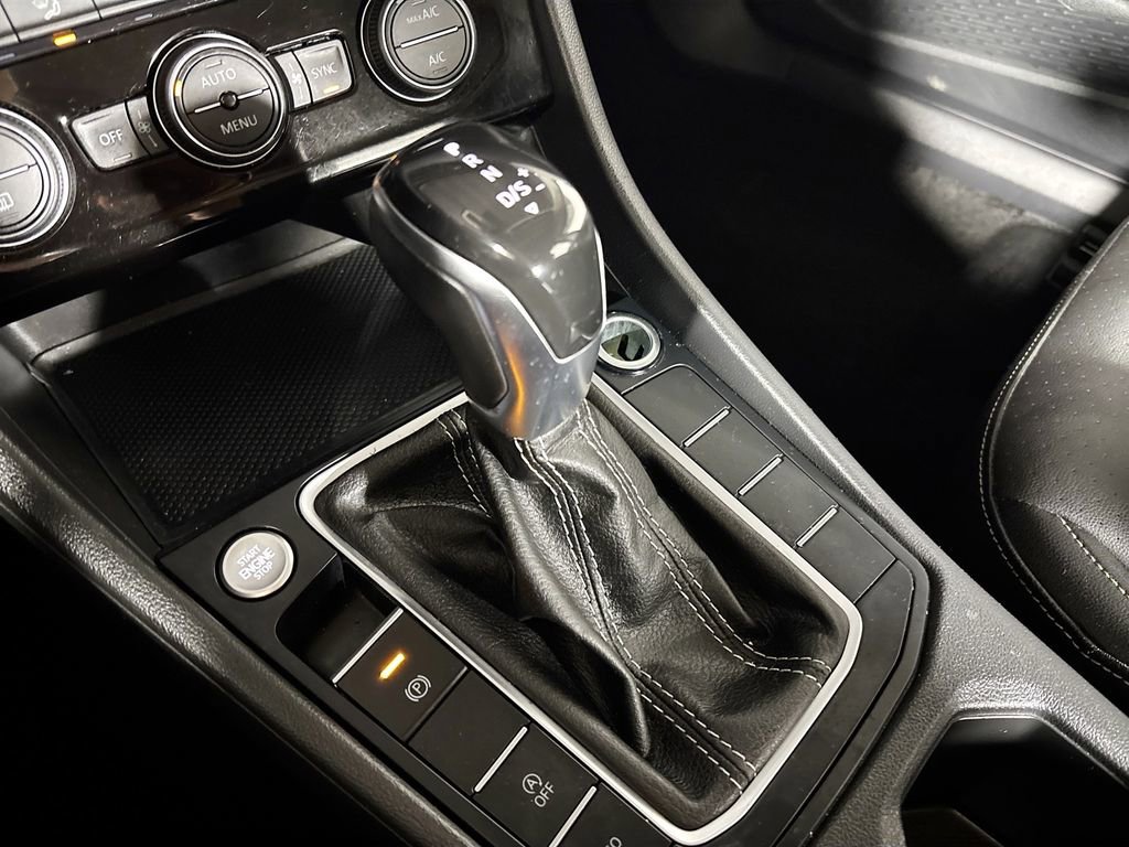 Used 2024 Volkswagen Jetta SE image 17