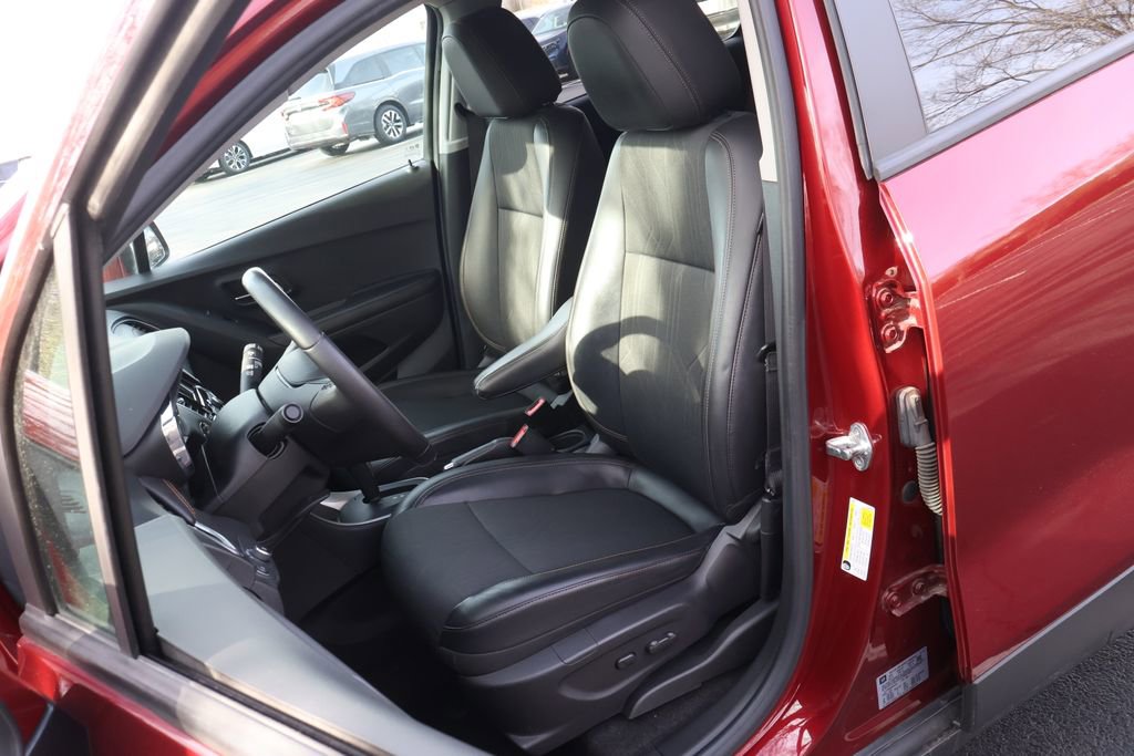 Used 2022 Chevrolet Trax LT w/ LT Convenience Package image 30
