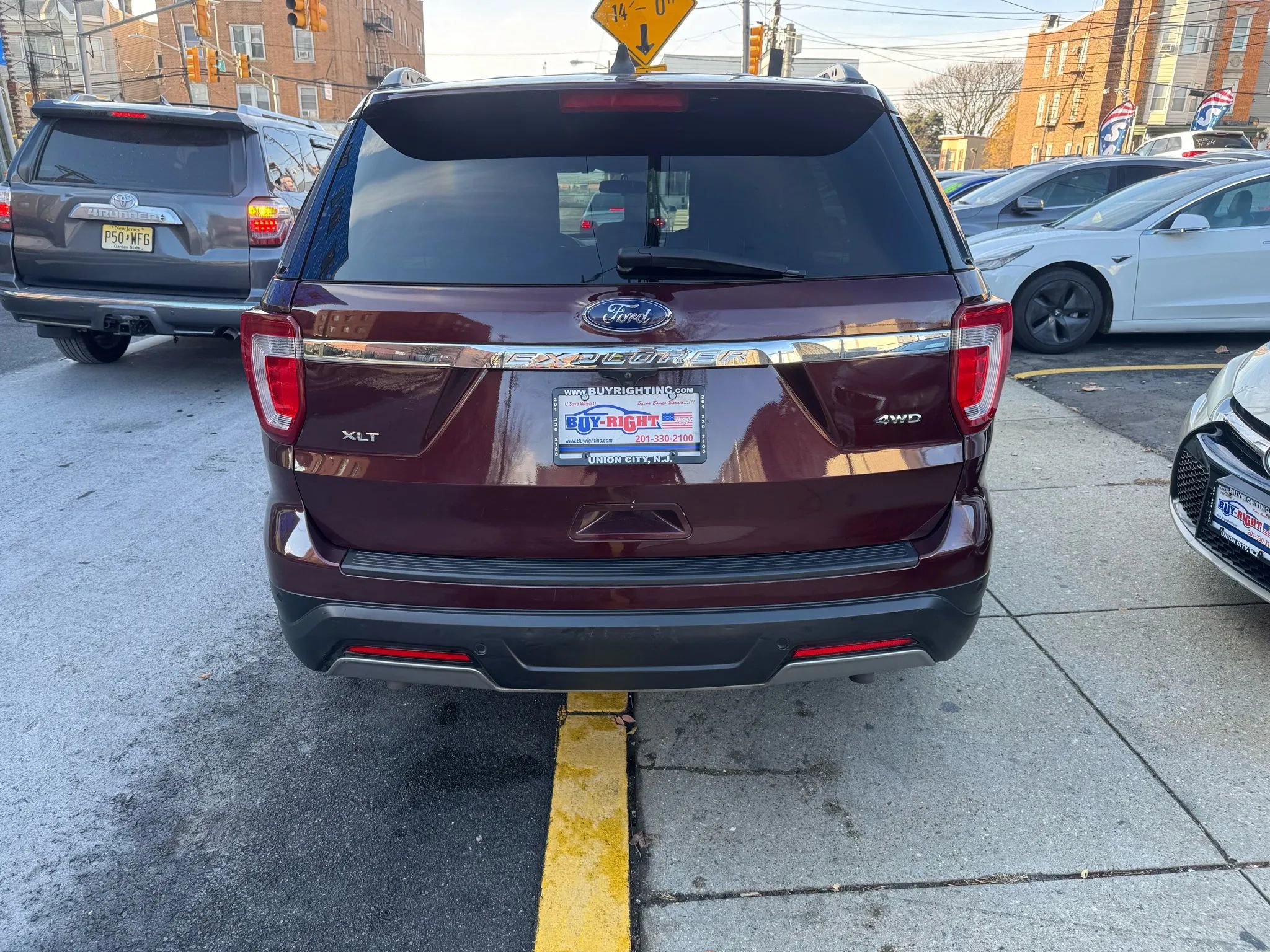 Used 2019 Ford Explorer XLT image 10