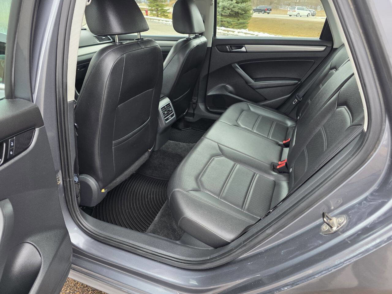Used 2015 Volkswagen Passat TDI SE image 13
