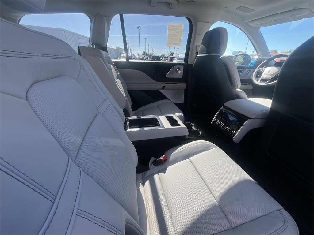 New 2026 Lincoln Aviator Reserve w/ Luxury Package image 16