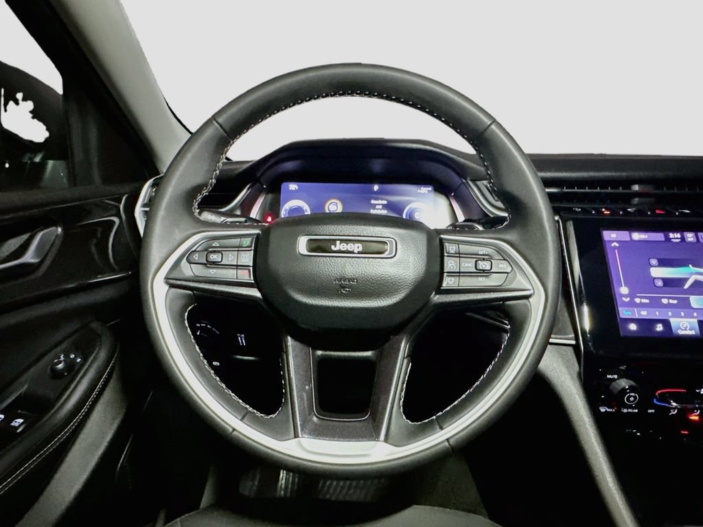 Certified 2023 Jeep Grand Cherokee Laredo AWD/4WD image 10