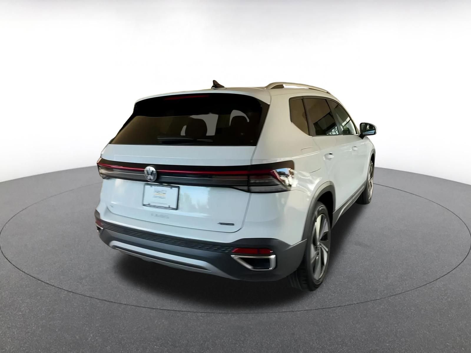 Used 2025 Volkswagen Taos SE image 14