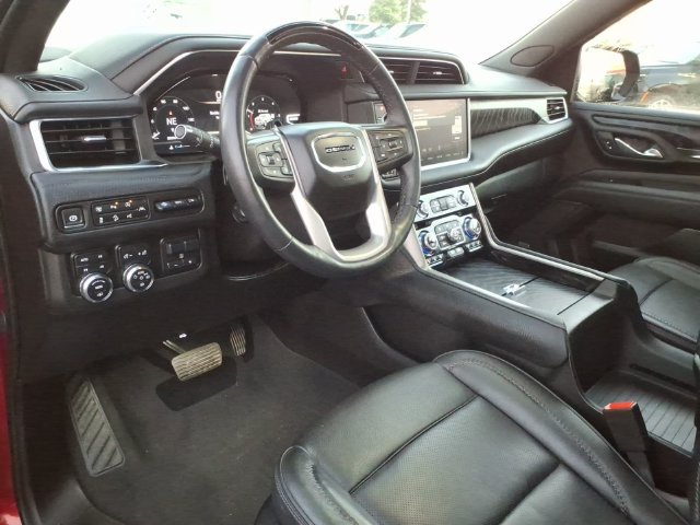 Used 2024 GMC Yukon XL Denali w/ Advanced Technology Package AWD/4WD image 5