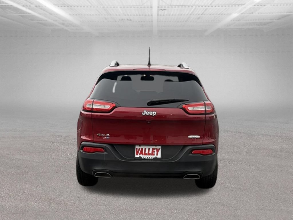 Used 2017 Jeep Cherokee Latitude w/ Cold Weather Group AWD/4WD image 12