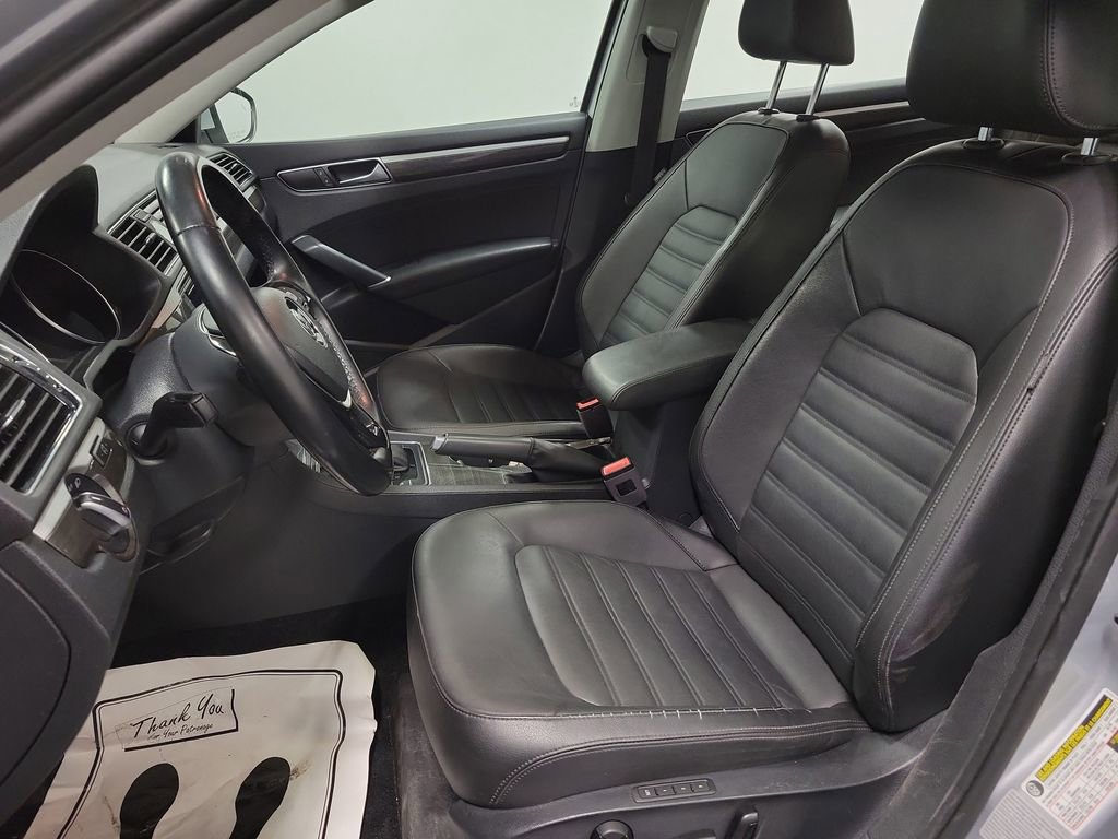 Used 2017 Volkswagen Passat 1.8T SEL Premium image 14