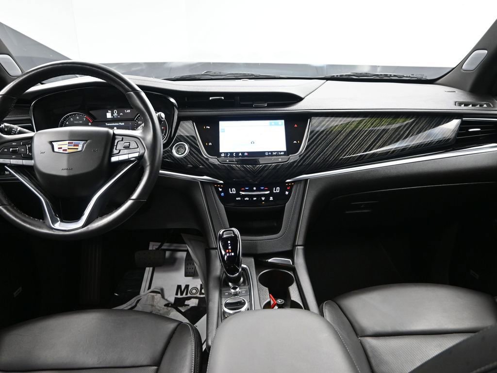 Used 2025 Cadillac XT6 Premium Luxury image 30