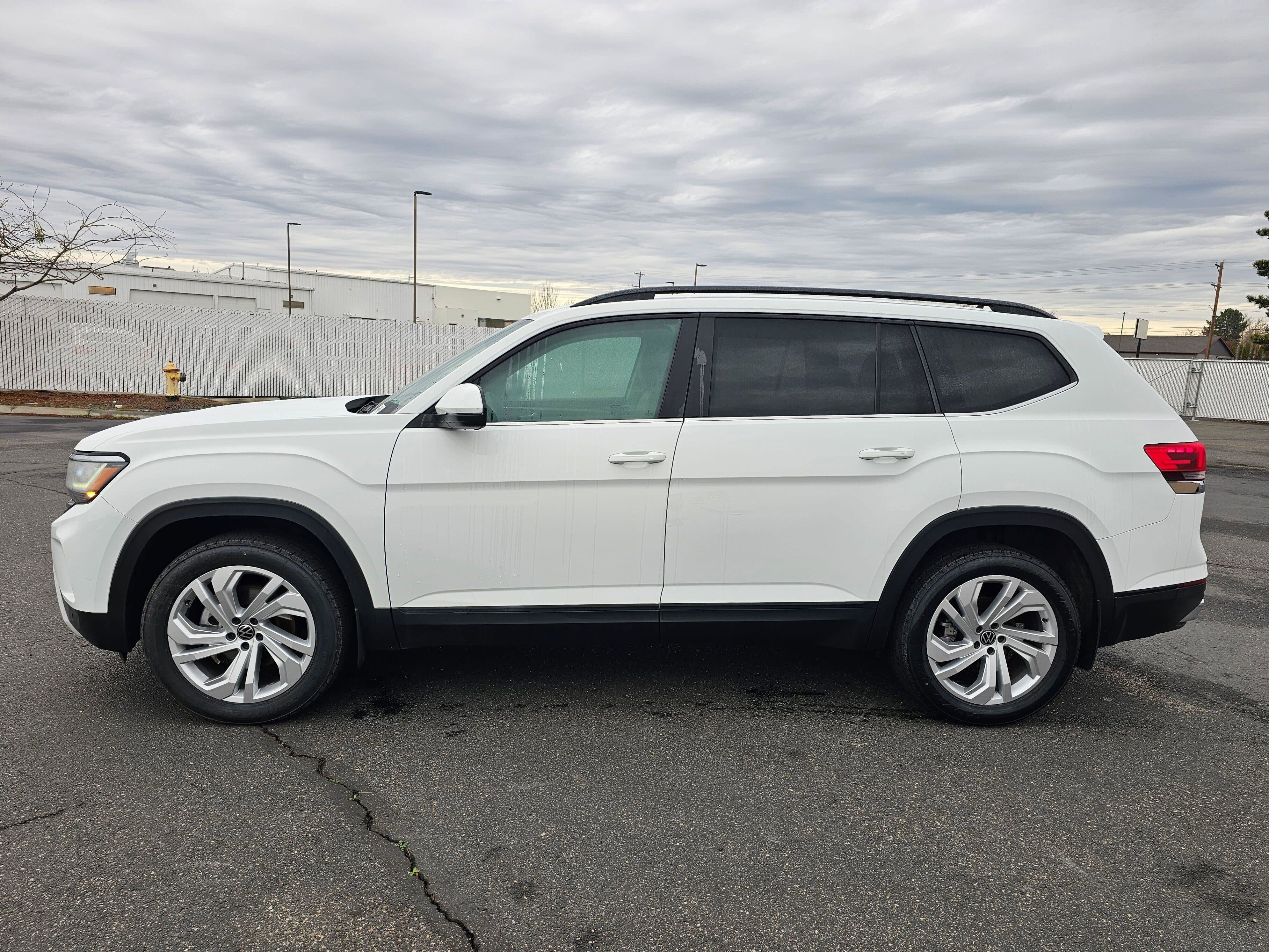 Used 2023 Volkswagen Atlas SE image 4