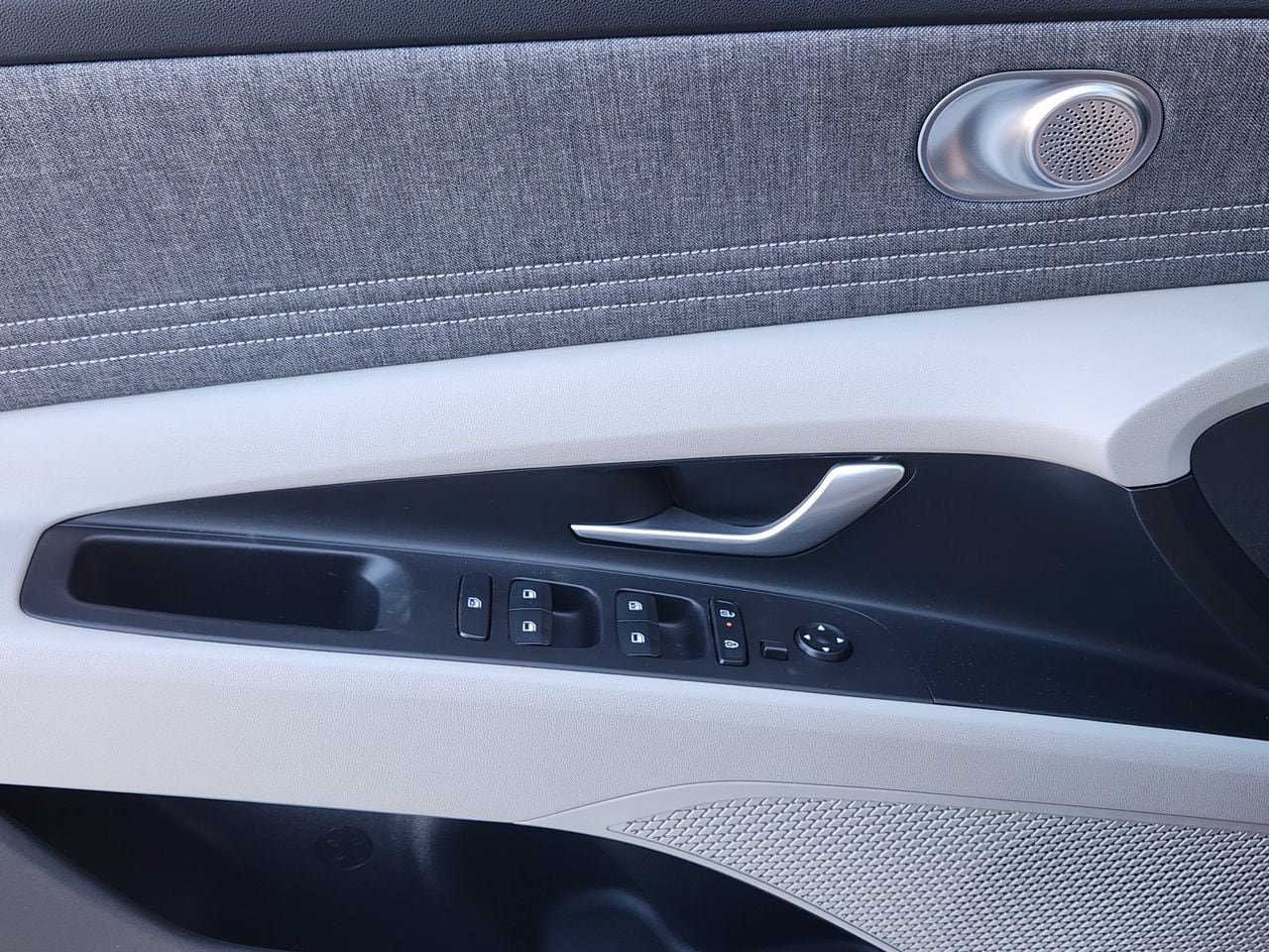 New 2026 Hyundai Elantra Limited FWD image 21