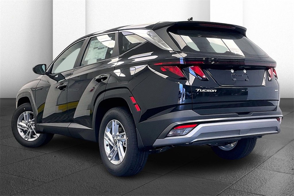 New 2025 Hyundai Tucson SE image 3