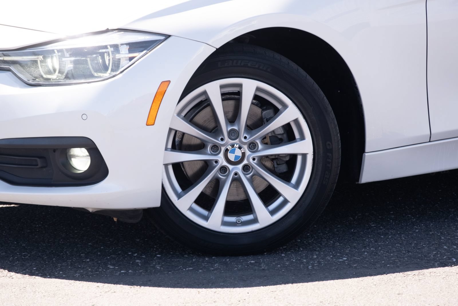 Used 2018 BMW 320i xDrive Sedan w/ Convenience Package AWD/4WD image 22