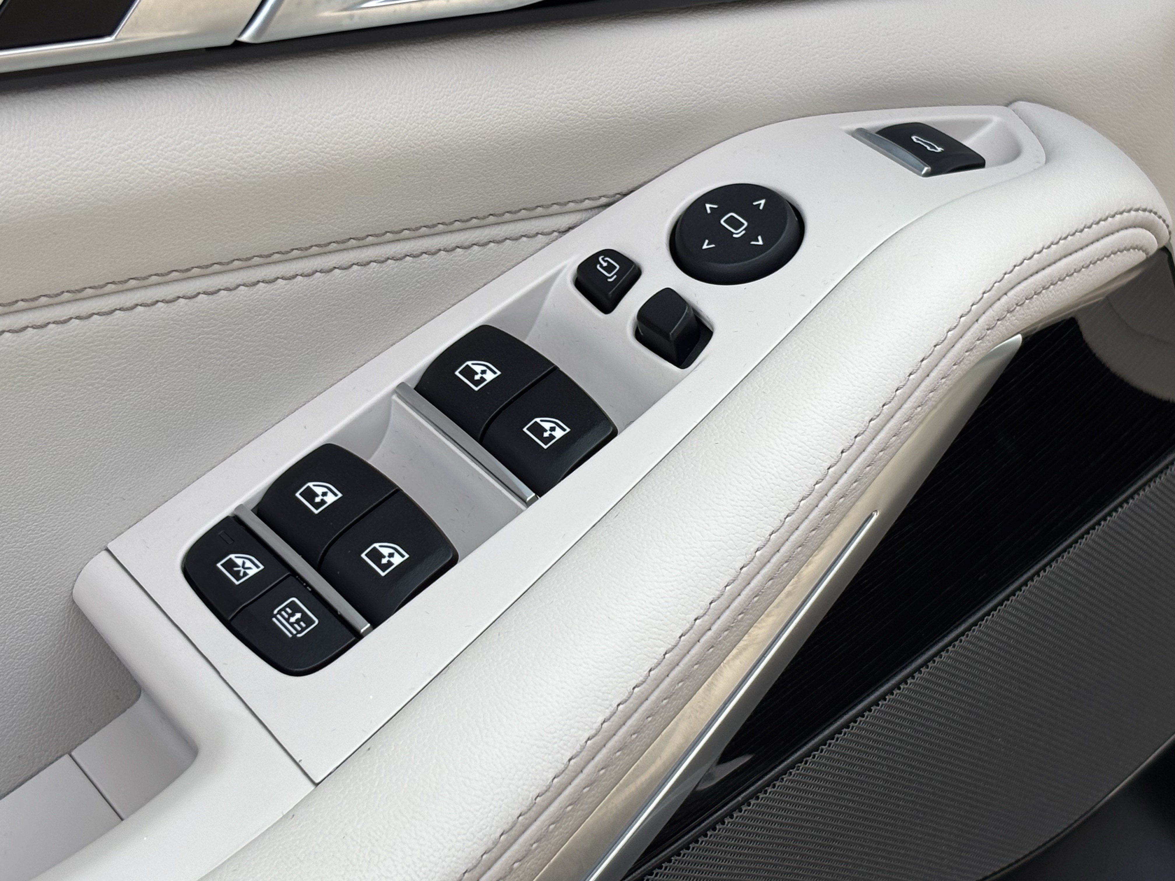 Used 2026 BMW X7 xDrive40i AWD/4WD image 15