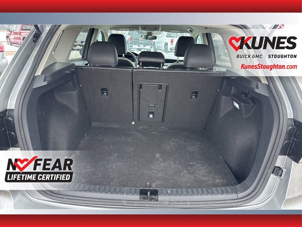 Used 2025 Volkswagen Taos SE AWD/4WD image 18