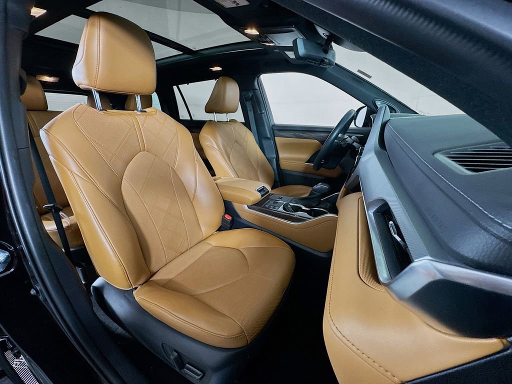 Used 2023 Toyota Highlander Platinum image 30