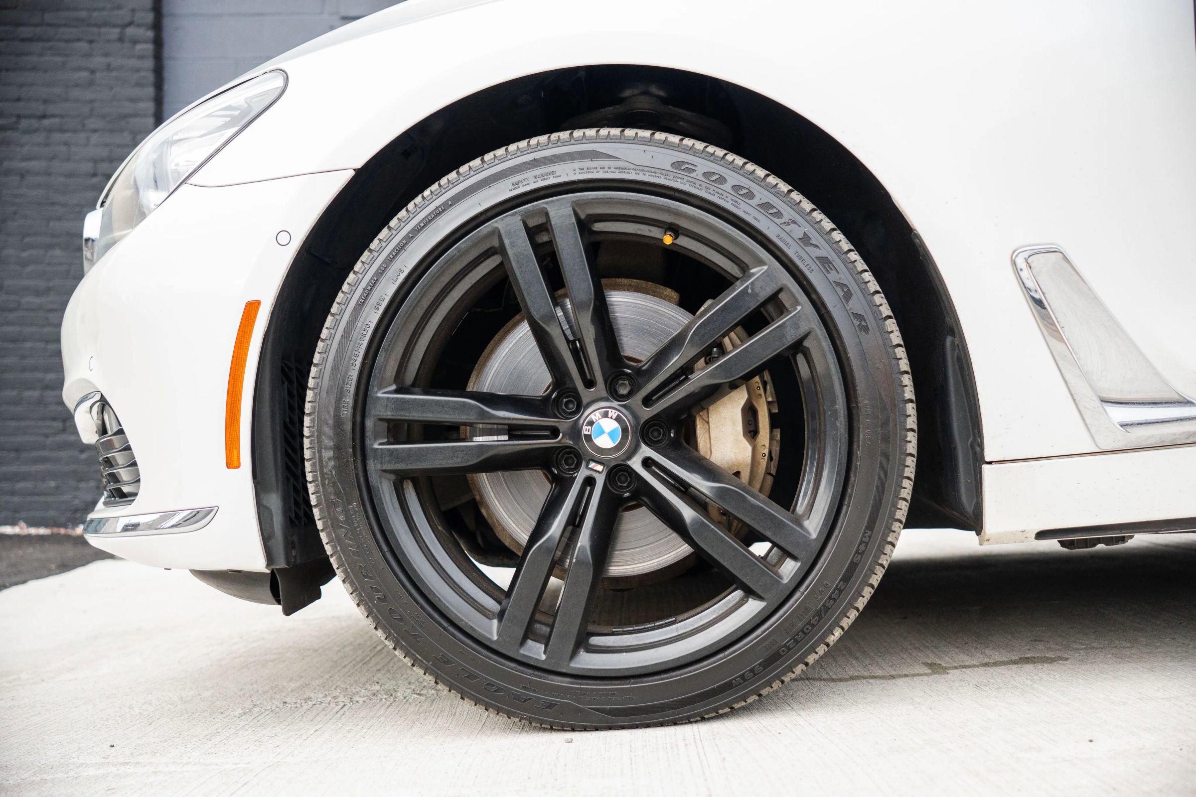 Used 2017 BMW 740i xDrive image 29