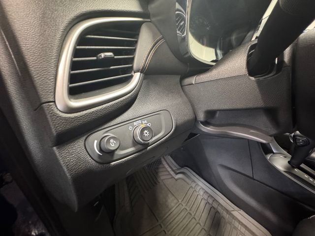 Used 2020 Chevrolet Trax LT w/ LT Convenience Package FWD image 22