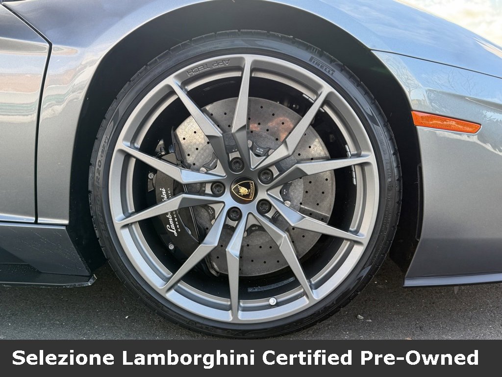 Used 2018 Lamborghini Aventador S image 25