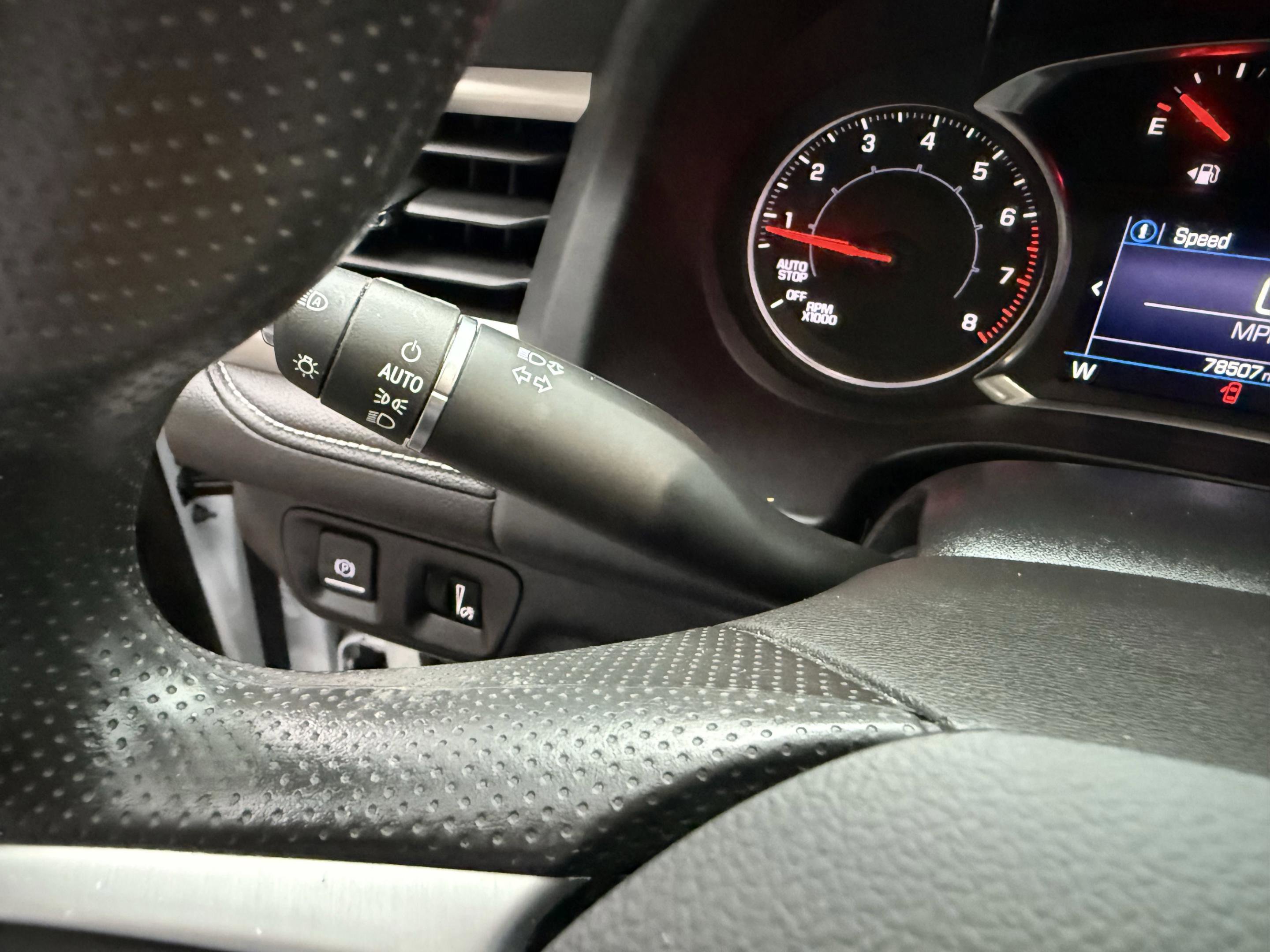 Used 2022 GMC Acadia SLE image 15