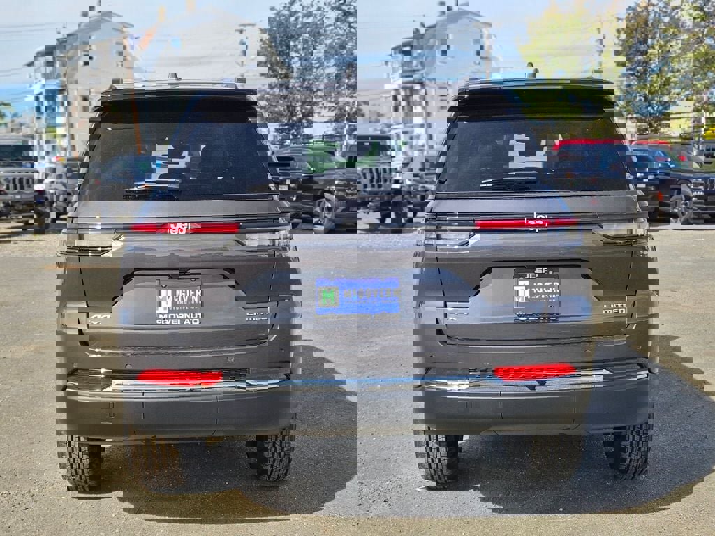 New 2025 Jeep Grand Cherokee Limited image 4