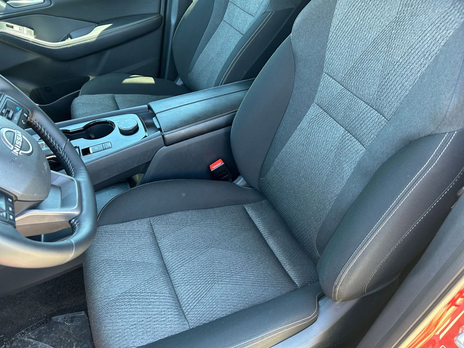 Used 2025 Nissan Rogue SV AWD/4WD image 38