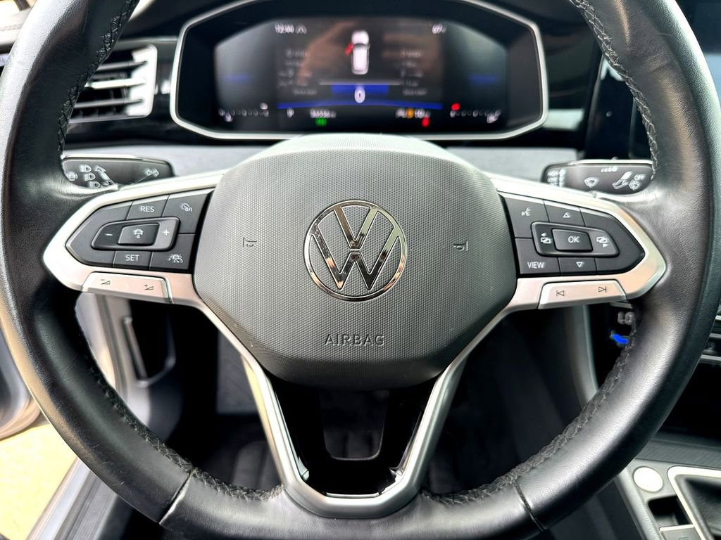 Used 2025 Volkswagen Jetta SE FWD image 14