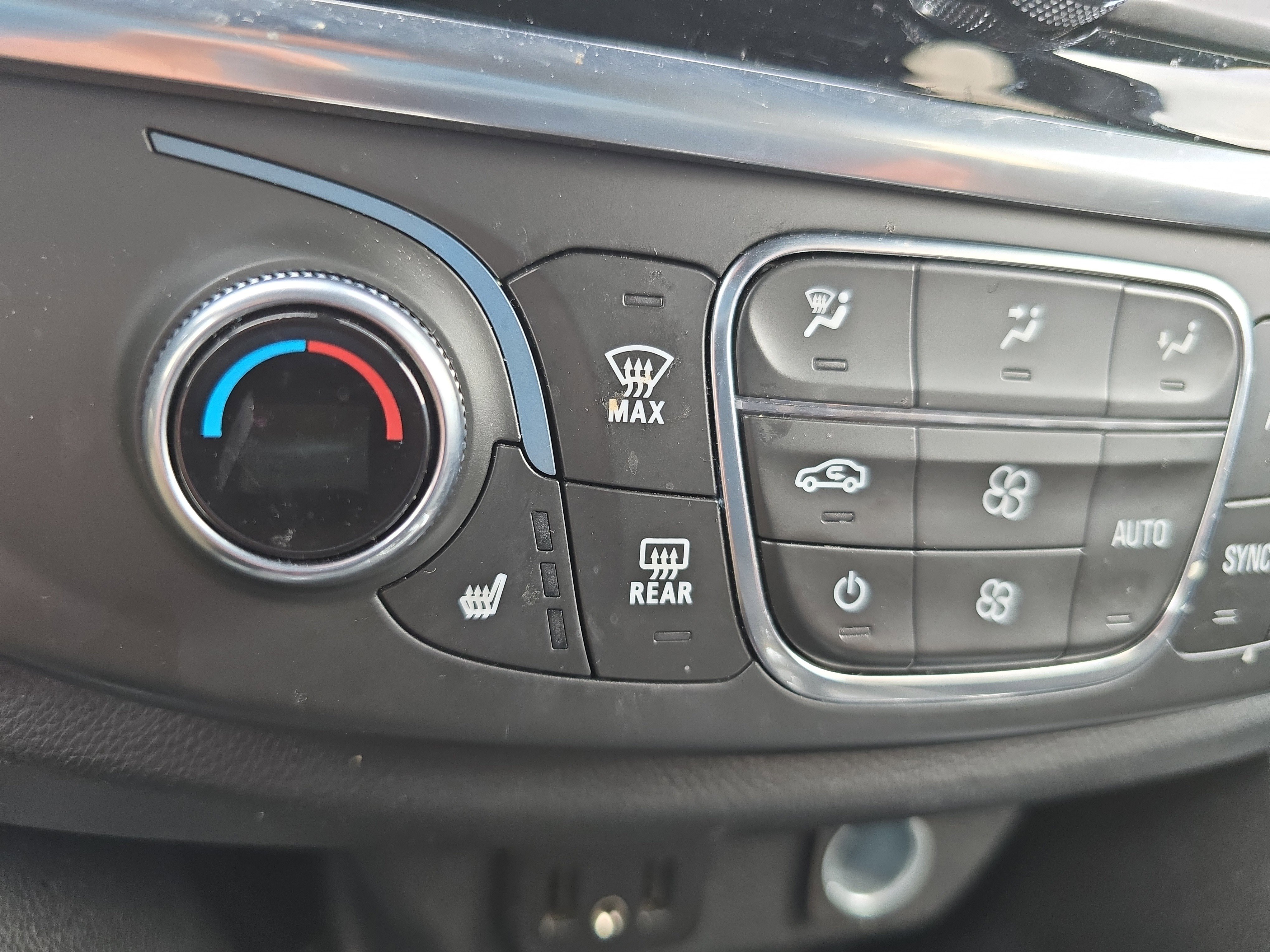 Used 2023 Chevrolet Traverse LT image 31