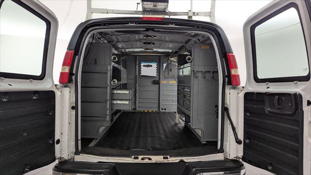 Used 2015 Chevrolet Express 3500 RWD image 14