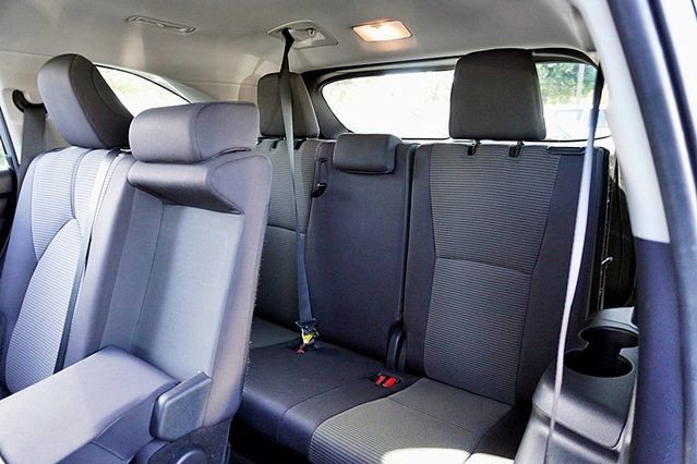 Used 2025 Toyota Highlander LE FWD image 17