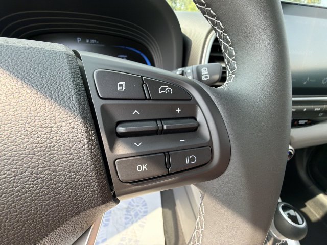 New 2026 Hyundai Venue SEL FWD image 32