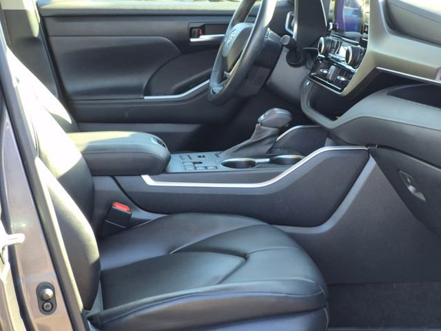 Used 2023 Toyota Highlander XLE image 21