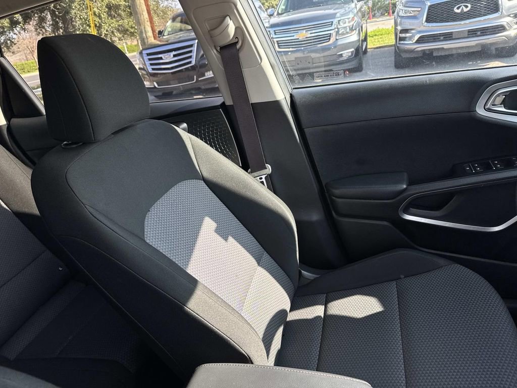 Used 2023 Kia Soul S image 12