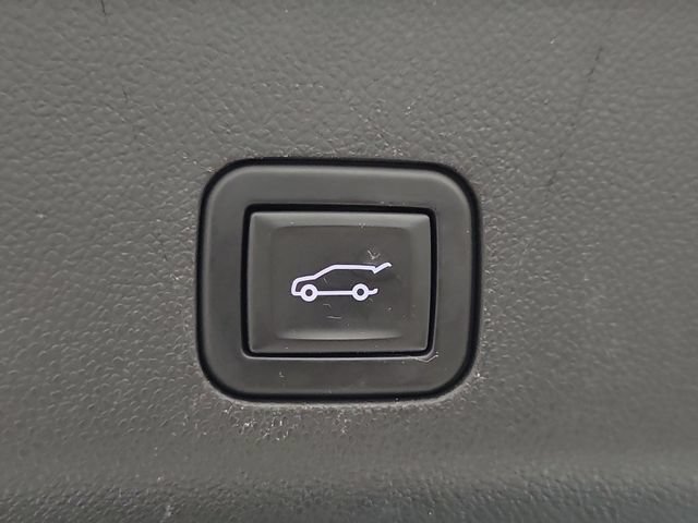 Used 2023 Chevrolet Tahoe Premier RWD image 8