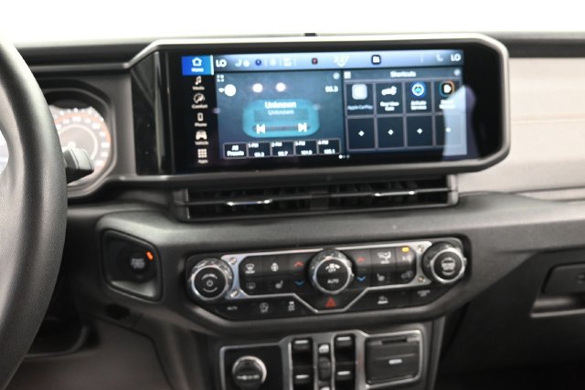 Used 2025 Jeep Wrangler Unlimited Sport AWD/4WD image 23