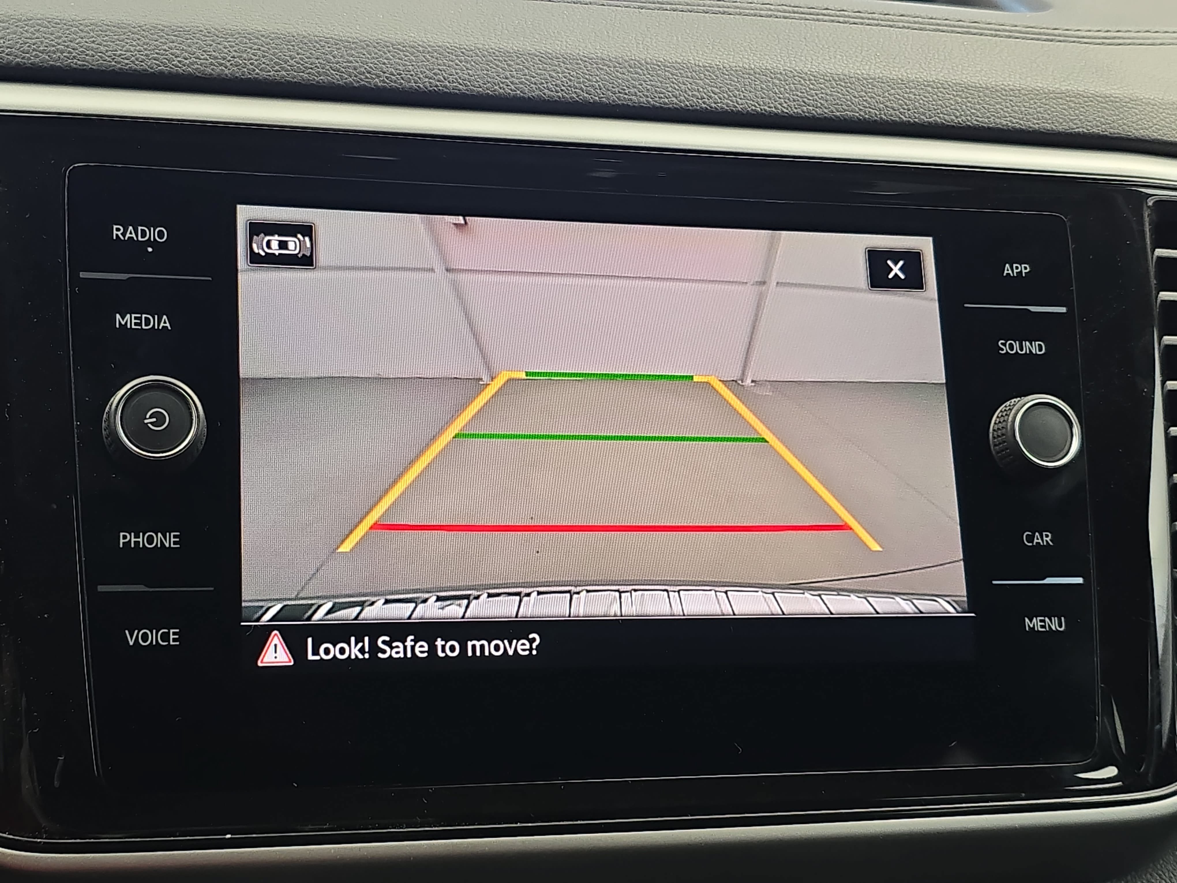 Certified 2023 Volkswagen Atlas SE FWD image 24