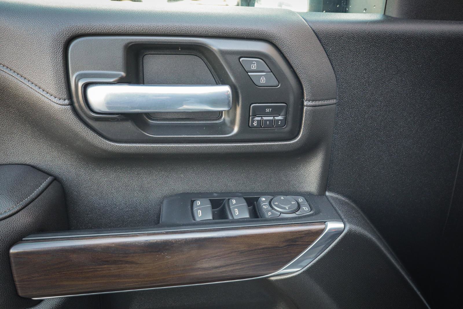 Used 2023 GMC Sierra 3500 SLT w/ SLT Convenience Package image 16