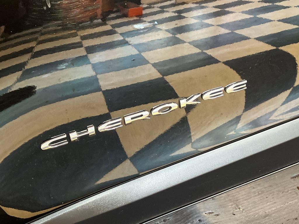 Used 2022 Jeep Cherokee Limited w/ Elite Package AWD/4WD image 6
