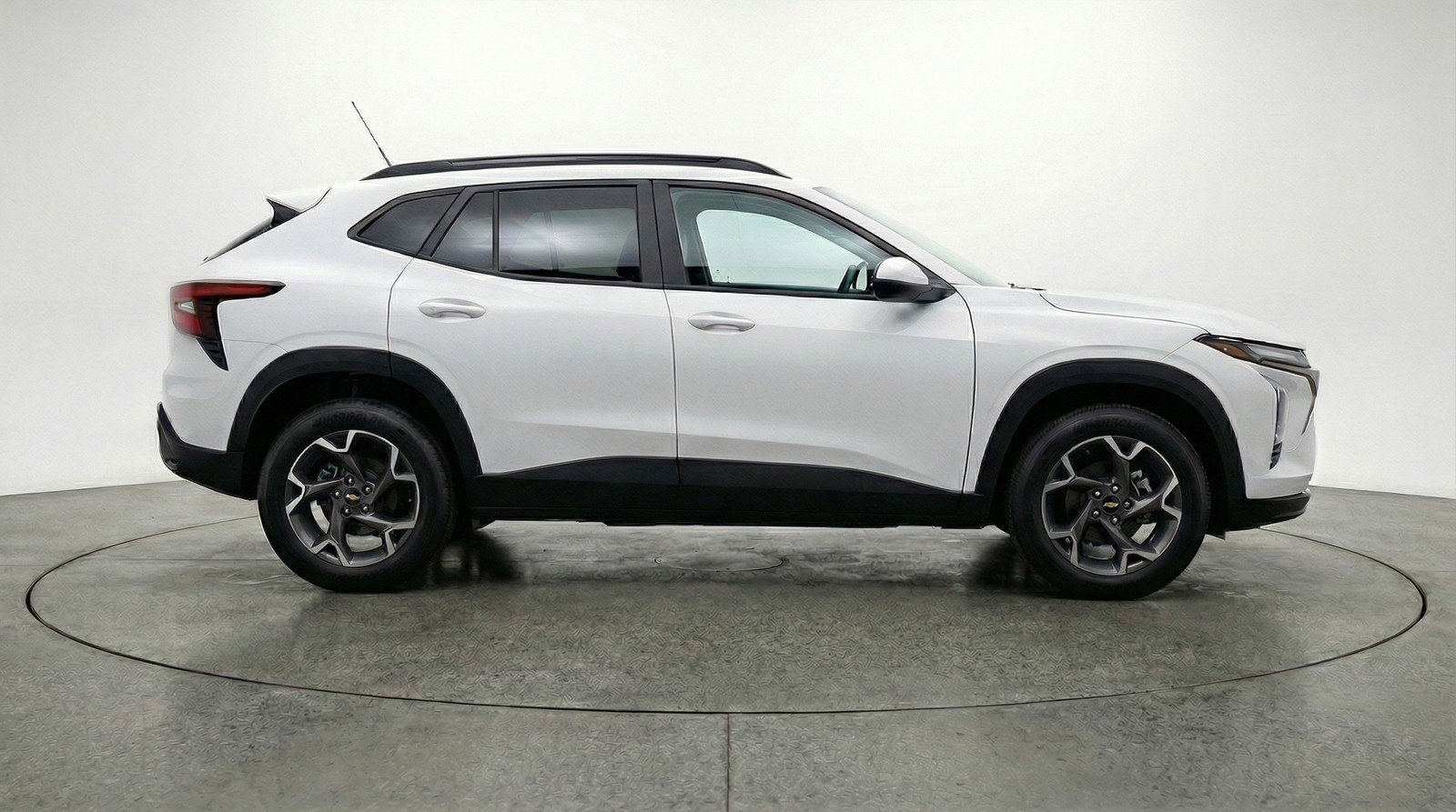 Used 2025 Chevrolet Trax LT w/ LT Convenience Package image 11