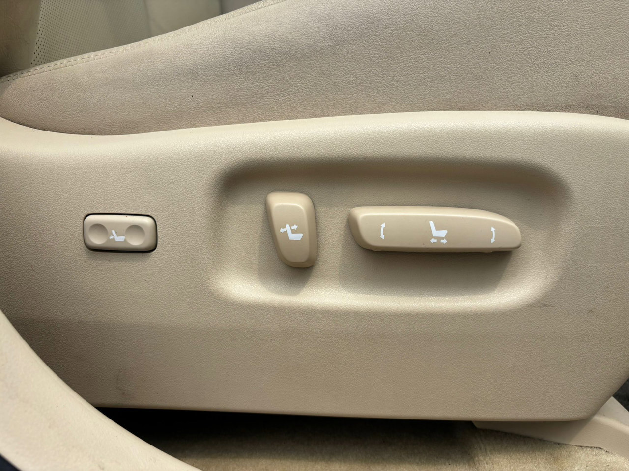 Used 2012 Lexus RX 450h FWD w/ Premium Pkg image 39